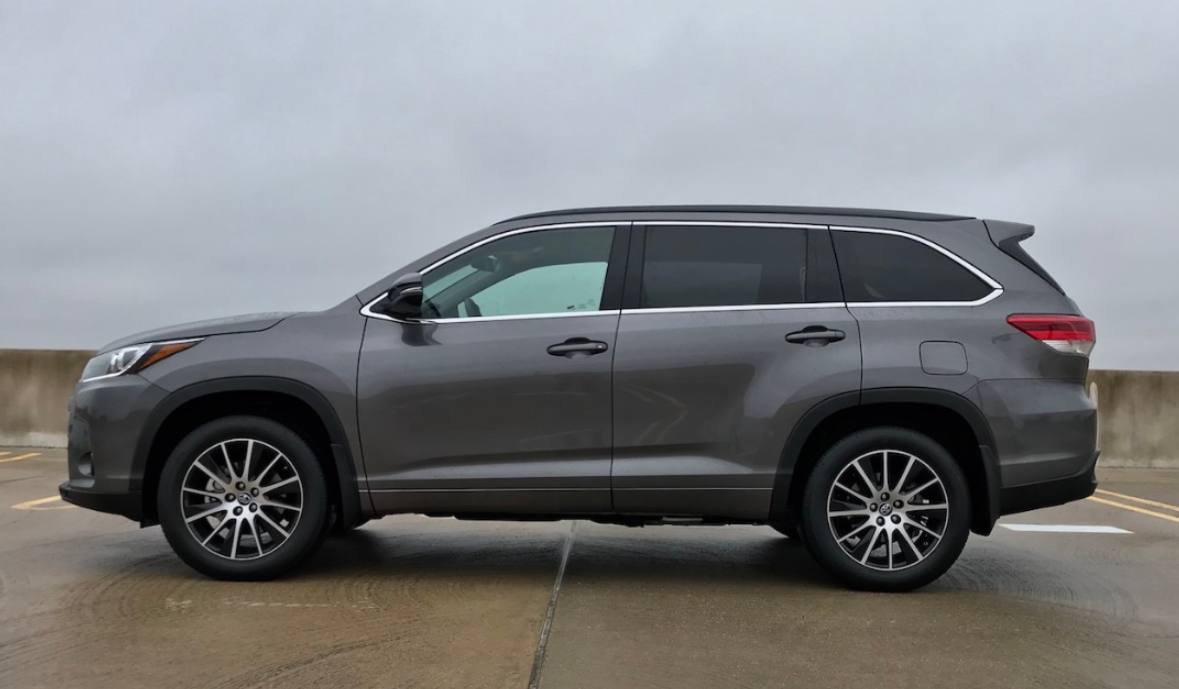 2024Toyota Highlander Platinum Back View