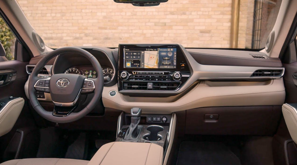 2024 Toyota Highlander Interior